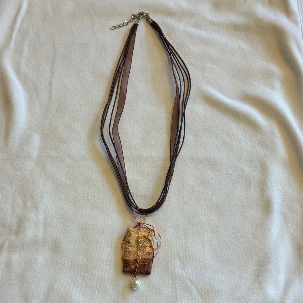 Elegant Brown Necklace with Pendant
